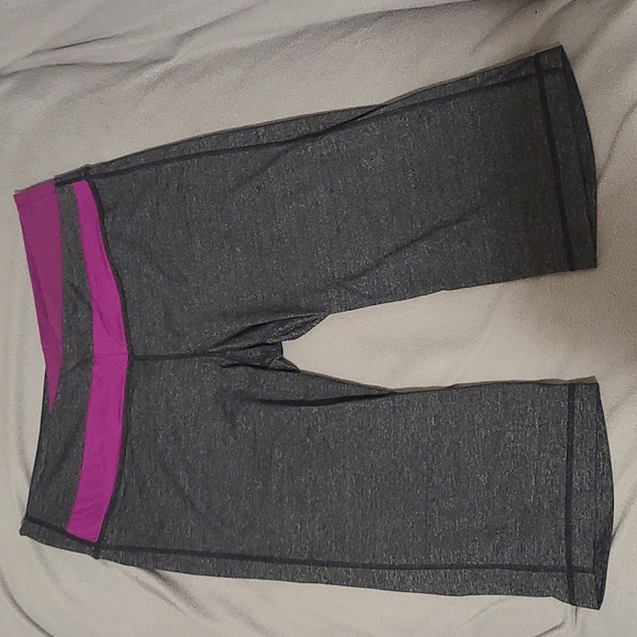 Lululemon Astro crop size 10